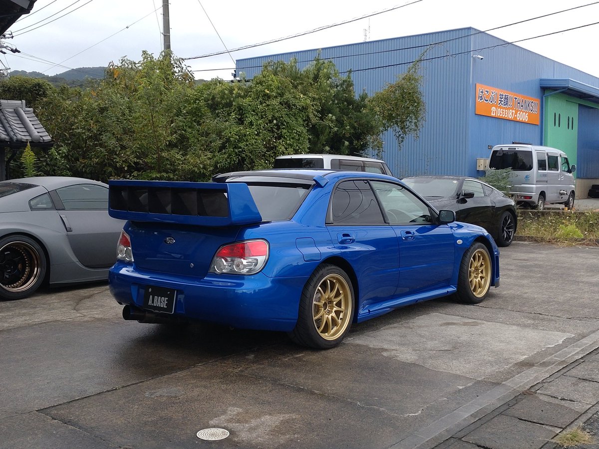 ashiru_ito's tweet image. ラリーカーちっくなインプレッサ完成しました。

この車高で違和感のない範囲でラリーカーに寄せるという感じで、薄〜いフェンダーを前後ワンオフ製作。
ついでに補修全塗装。

遠方からありがとうございました🙇