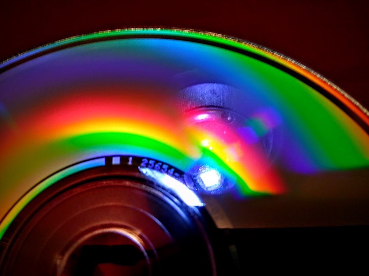 matthewhenzel's tweet photo. Compact Discs are awesome. Even if you don't have a nearby player you can still admire their beauty! 😍
#CompactDiscAudio #CD #BetterThanMP3s #AudioCD #Philips #Sony https://t.co/zrKMum9BNu