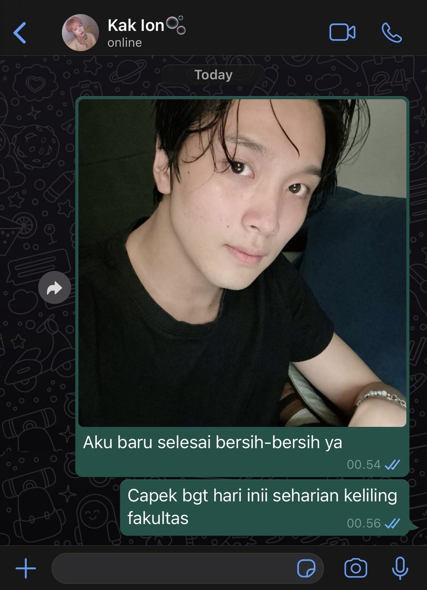 chohyvck's tweet photo. Pics that Arghie sent vs Kak Ion response — from the #ArYon universe (#renhyuck) https://t.co/9XOfFXd9uf