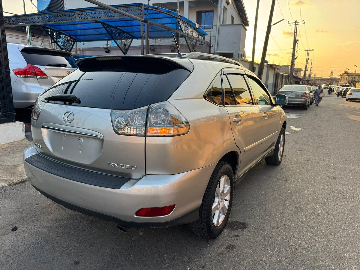 skip_001's tweet image. KINDLY REPOST🙏🏾
REGISTERED LEXUS RX350 2006

Toks Standard
PowerBoot
Navigation System
interior: Crystal clean
engine: v6 &amp;amp; very quite
Beautiful Alloy wheels
exhaust catalyst intact
transmission✅
AC🥶

Price: 9Million

📍 OGBA
#BA08061350735
#Machine