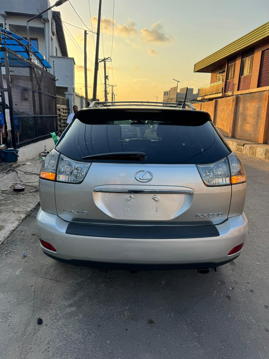 skip_001's tweet image. KINDLY REPOST🙏🏾
REGISTERED LEXUS RX350 2006

Toks Standard
PowerBoot
Navigation System
interior: Crystal clean
engine: v6 &amp;amp; very quite
Beautiful Alloy wheels
exhaust catalyst intact
transmission✅
AC🥶

Price: 9Million

📍 OGBA
#BA08061350735
#Machine