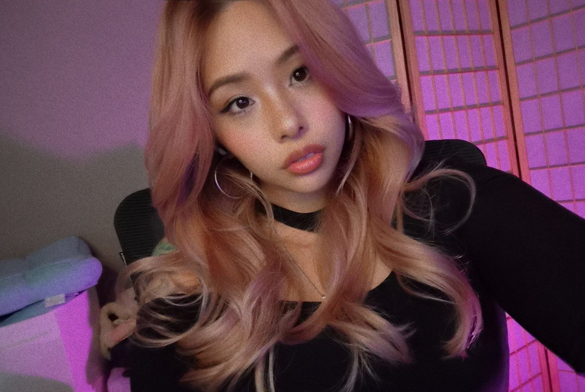 spend 24 hrs with me 24 moods or more help me keep my sanity live on twitch rn :3