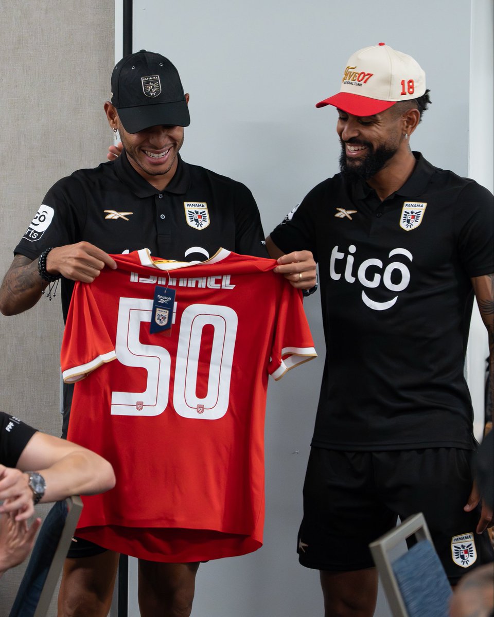 ¡CLUB DE LOS 100 Y DE LOS 50🔥!

Felicitamos a los jugadores de #PanamáMayor🇵🇦, Eric Davis e Ismael Díaz, por superar la marca de los 100 y 50 partidos con la selección.

#SigoCreyendo✊🏼 
#MásPanameñosQueNunca🇵🇦