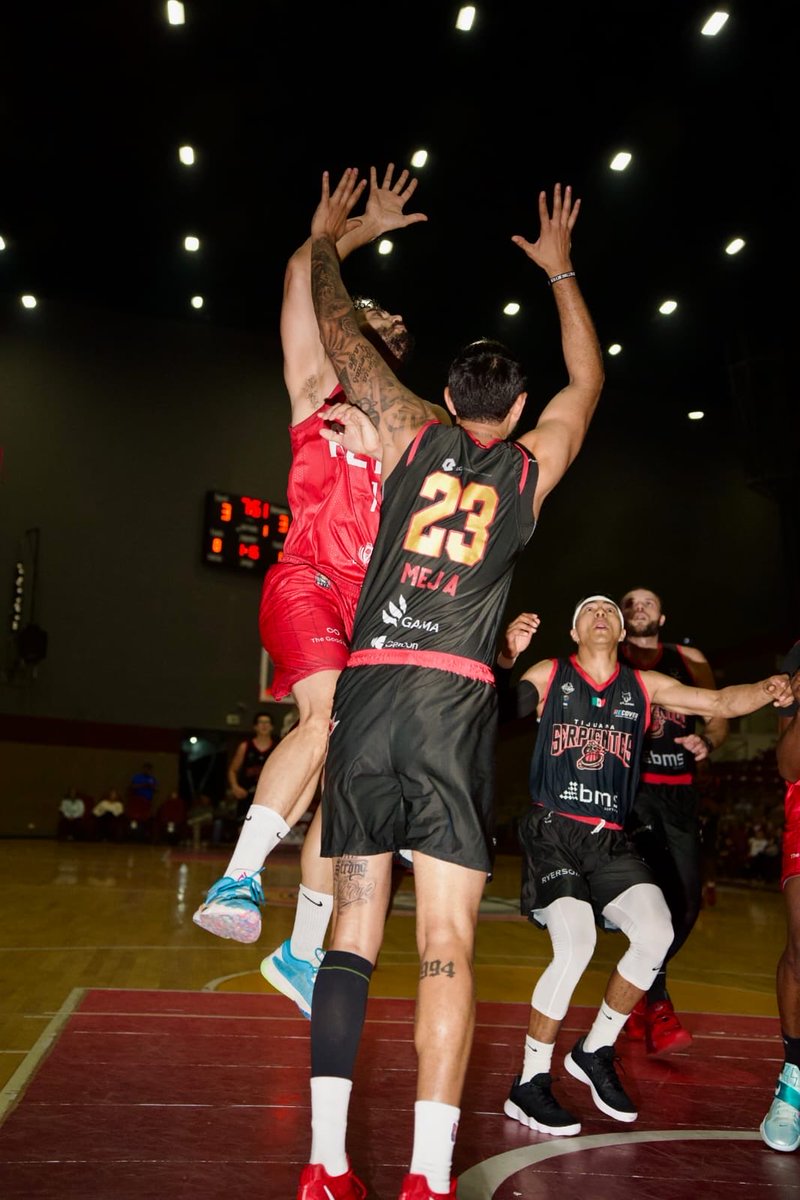 Los Reyes de Durango volvieron al triunfo al vencer 86-81 a las Serpientes de Tijuana en el Auditorio del Pueblo, dentro de la jornada 19 del #CIBAPAC.

Dillon Smith destacó con 27 puntos y Luis García aportó 20 en una noche clave rumbo a los playoffs.