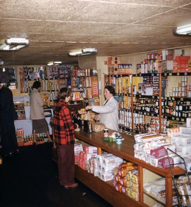 fasc1nate's tweet image. A &quot;mom-and-pop&quot; corner store in the 1950s