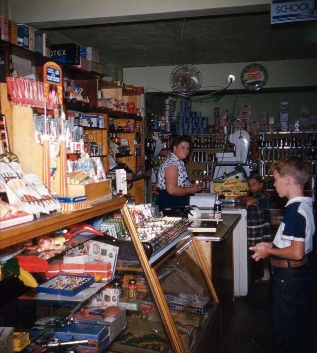 fasc1nate's tweet image. A &quot;mom-and-pop&quot; corner store in the 1950s
