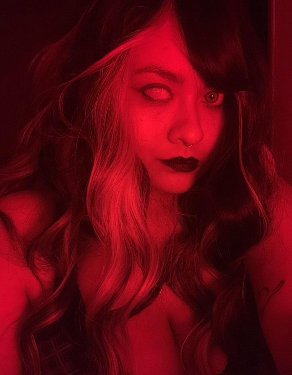 sissofthemoon's tweet photo. 🧛🏻‍♀️🔮🕸️ https://t.co/KVkGacaejw
