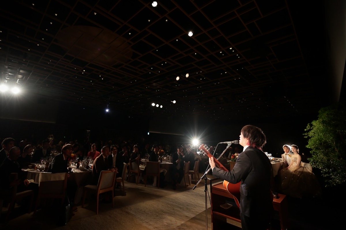 takerusegawa's tweet image. 子供の頃から大好きなバンド
ELLEGARDENの細美武士さんに
披露宴でMake a wishを弾き語りして頂きました🎸
2度と2人が孤独にならないようにと願いを込めて歌って頂き本当に幸せな思い出になりました。
ありがとうございました！