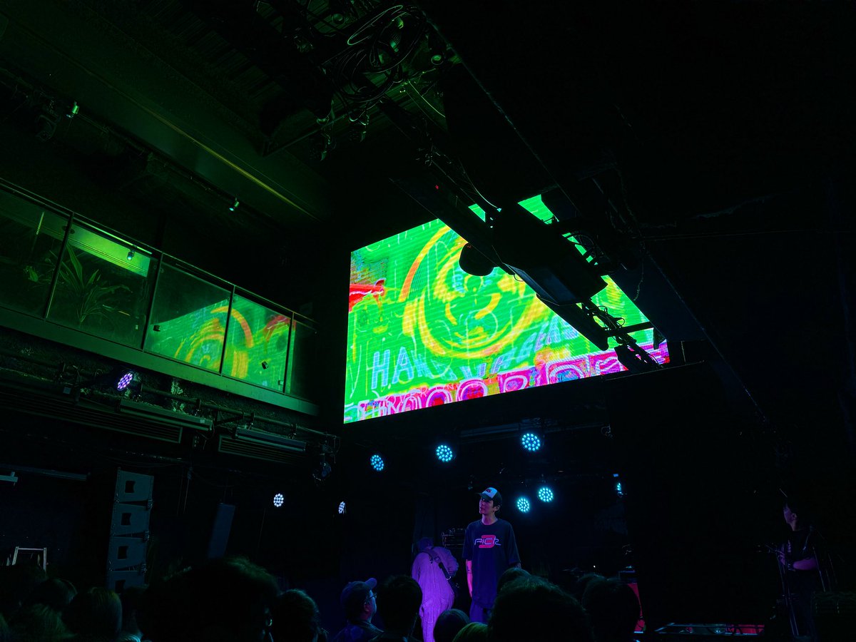 Twit_Kgo's tweet image. club joule 初めて入る会場だけど、今年から追加された箱なんだ
liveanima.jp/live/gig/fm802…
客入れのBGMもtechno Shinkansen流れてるし、ステージ見えないので楽器隊見せるように出来てないっぽい…
CLUPの音はめっちゃ良い感じ(now)なのでロック系見たい人は注意かも？