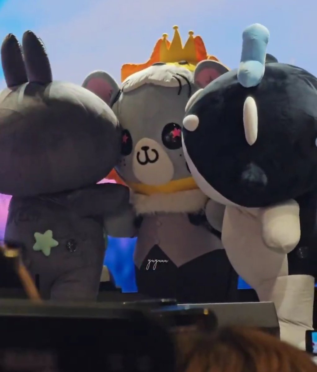 angelllll_21's tweet image. An unresolved love triangle 😭😭😭

#METAA #POLCASAN
#LOOKKHUNNOO
#GMMTVFANIVAL