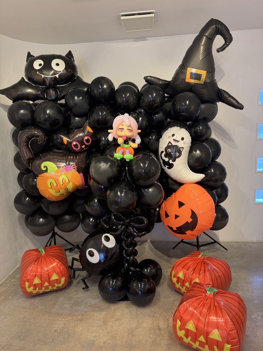 uu_uzuka's tweet photo. ハロウィーンっぽいフォトスポット的なものもありますので
良ければ写真撮ったりして遊んであげてくださいー٩( 'ω' )و

本日は19時まで在廊！
頑張りまっす！！ https://t.co/kjk5mDhNuZ