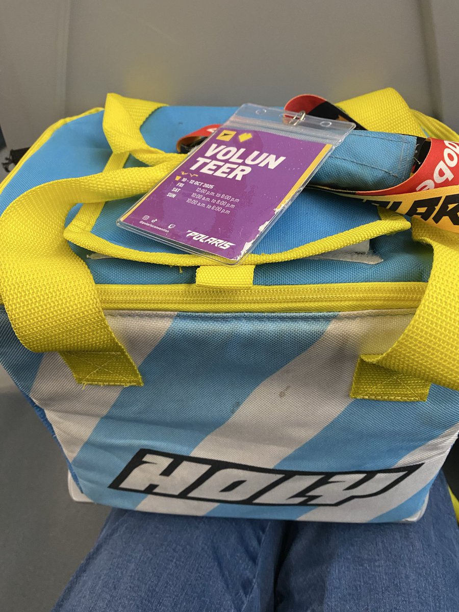 Ka7erchen_2's tweet image. Die Kühltasche und der Besitzer der Tasche. 
Ab 10 Uhr ist die Jagd nach mir Geöffnet. 
#POLARIS2025 #VoluGurke