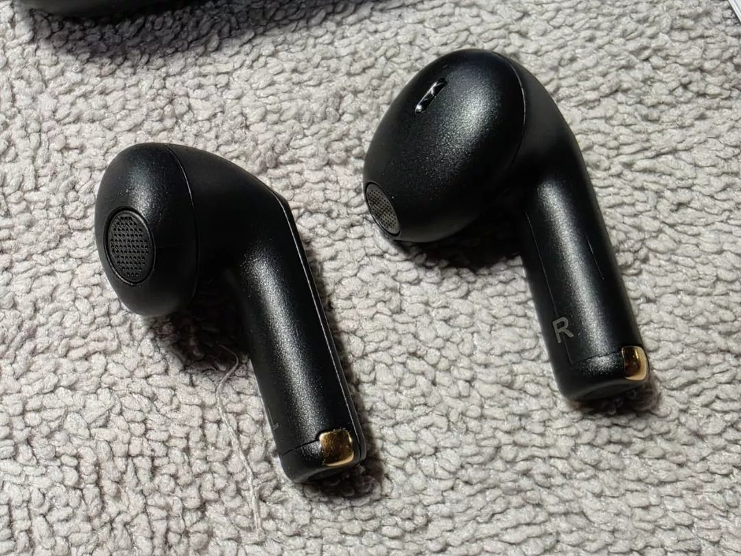thisShopGood's tweet photo. หูฟังไร้สายจากทาง Sennheiser ในรุ่น Accentum Open หูฟัง earbuds รุ่นแรกของทางแบรนด์ออกแบบมาให้สวมใส่ได้สบาย ตอบโจทย์การใช้งานที่หลากหลาย เหมาะกับไลฟ์สไตล์คนรุ่นใหม่ โดยยังคงไว้ซึ่งคุณภาพเสียงอันยอดเยี่ยมเช่นเคยครับ #หูฟัง https://t.co/CxohQillEz https://t.co/UhUQjj3piH