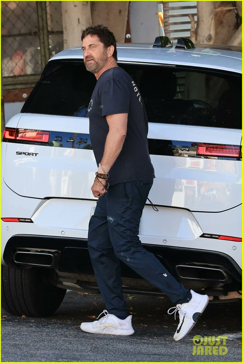 BerlinMarianne's tweet image. from Just Jared....🏃‍♂️
West Hollywood, 10.10.2025