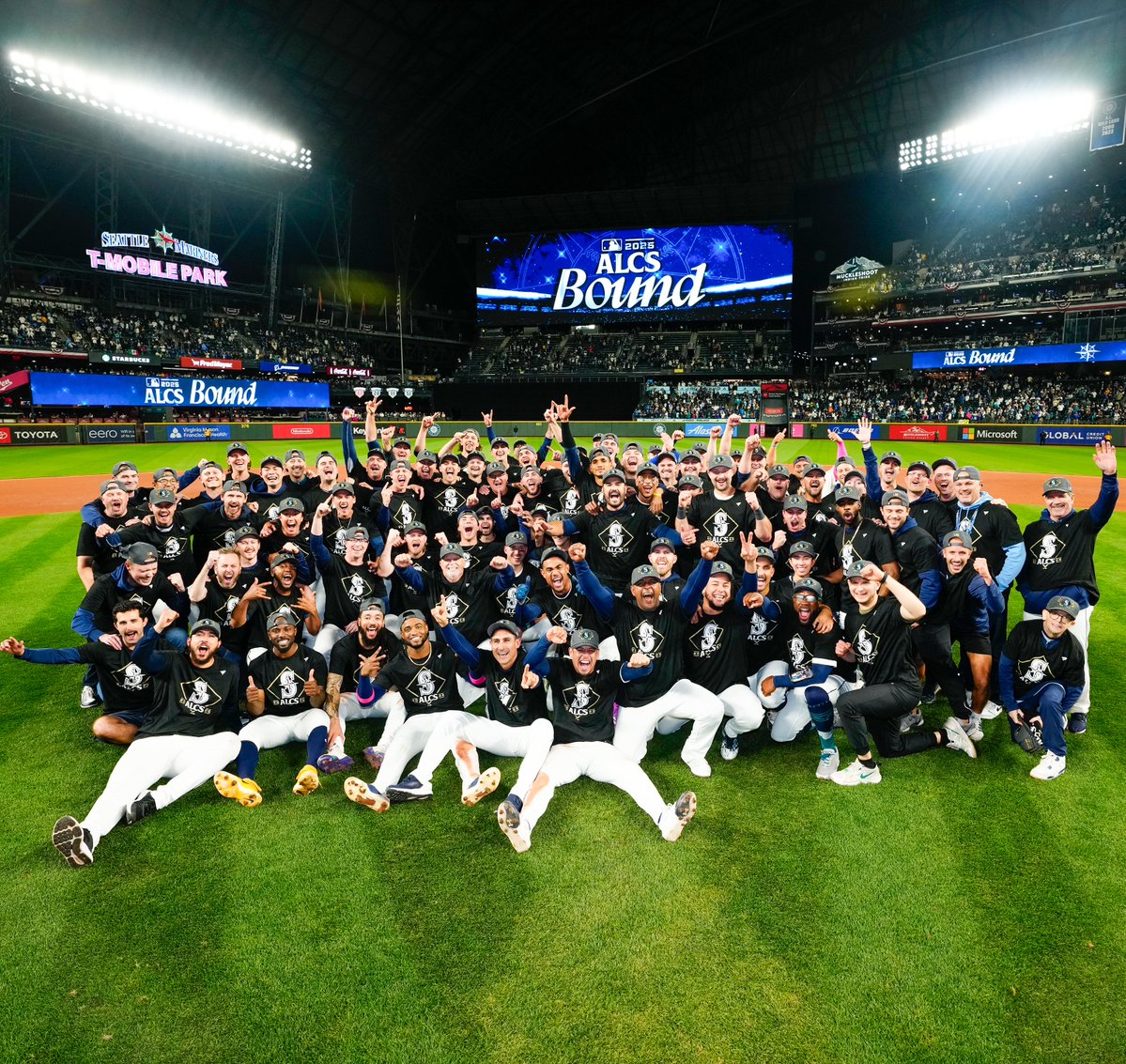 Mariners's tweet image. We never quit. #SeizeTheMoment