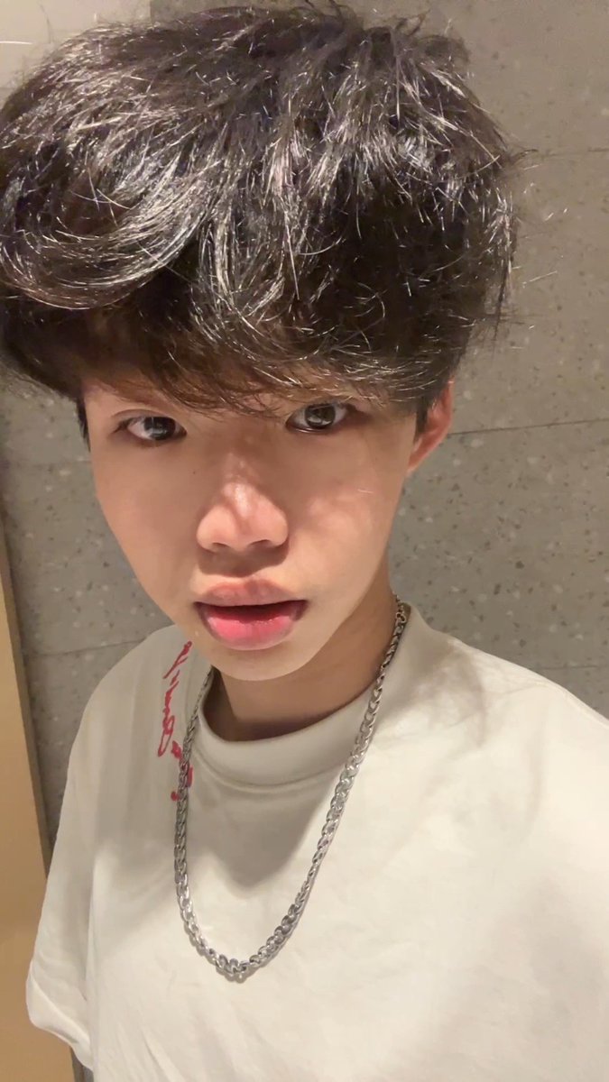 c0720y's tweet photo. 🤨 https://t.co/Qd644KXCHg