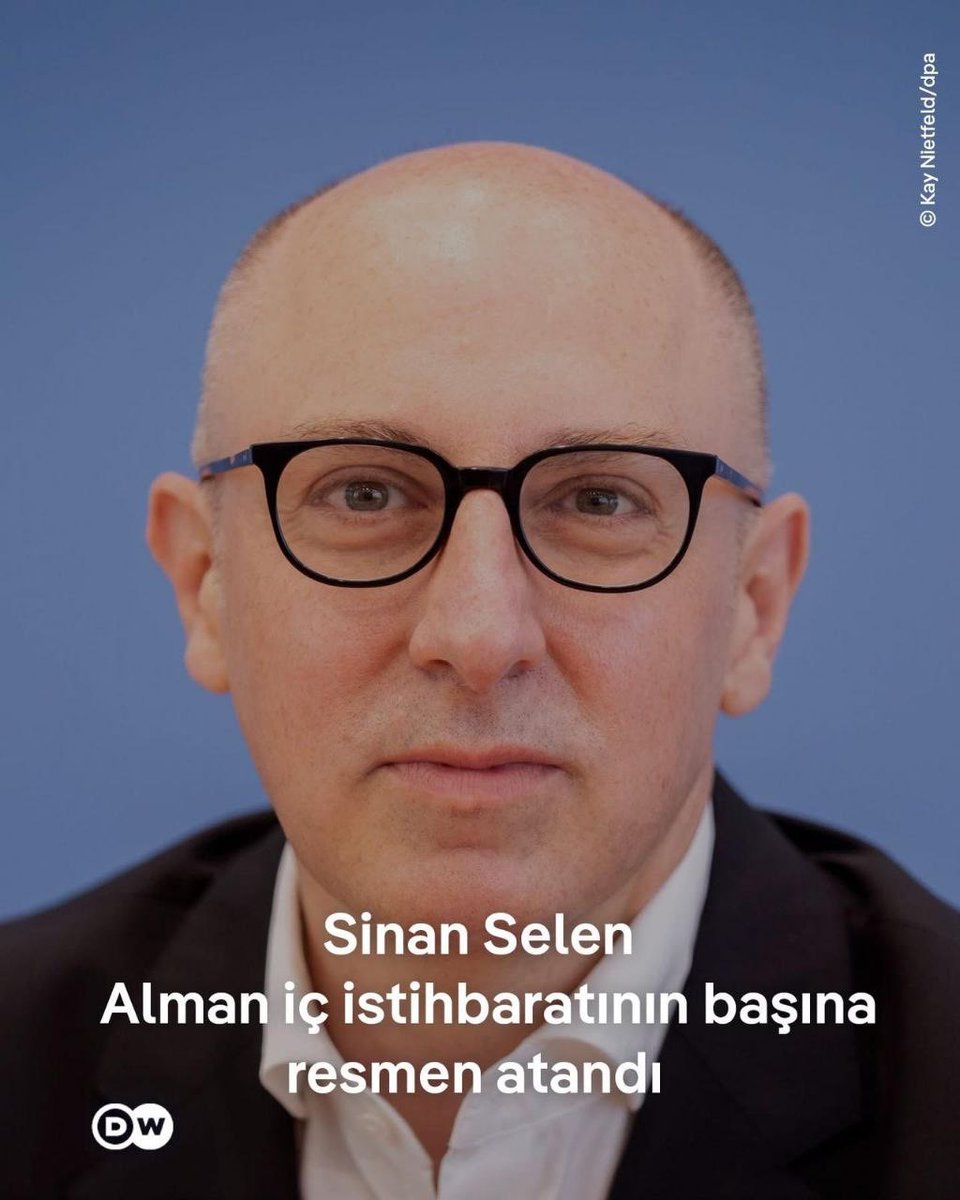 Almanya İçişleri Bakanı, Sinan Selen'i Federal Anayasa Koruma Dairesi başkanlığına resmen atadı. Selen, kurumda başkan yardımcısı olarak görev yapıyordu.

İşçi olmak değil
Böyle nitelikli görevlere gelebilecek köklü eğitim almış olmak önemli
<a href="/HakanFidan/">Hakan Fidan</a> <a href="/ikalin1/">İbrahim Kalın</a> <a href="/mtahagergerli/">M.Taha GERGERLİOĞLU</a>