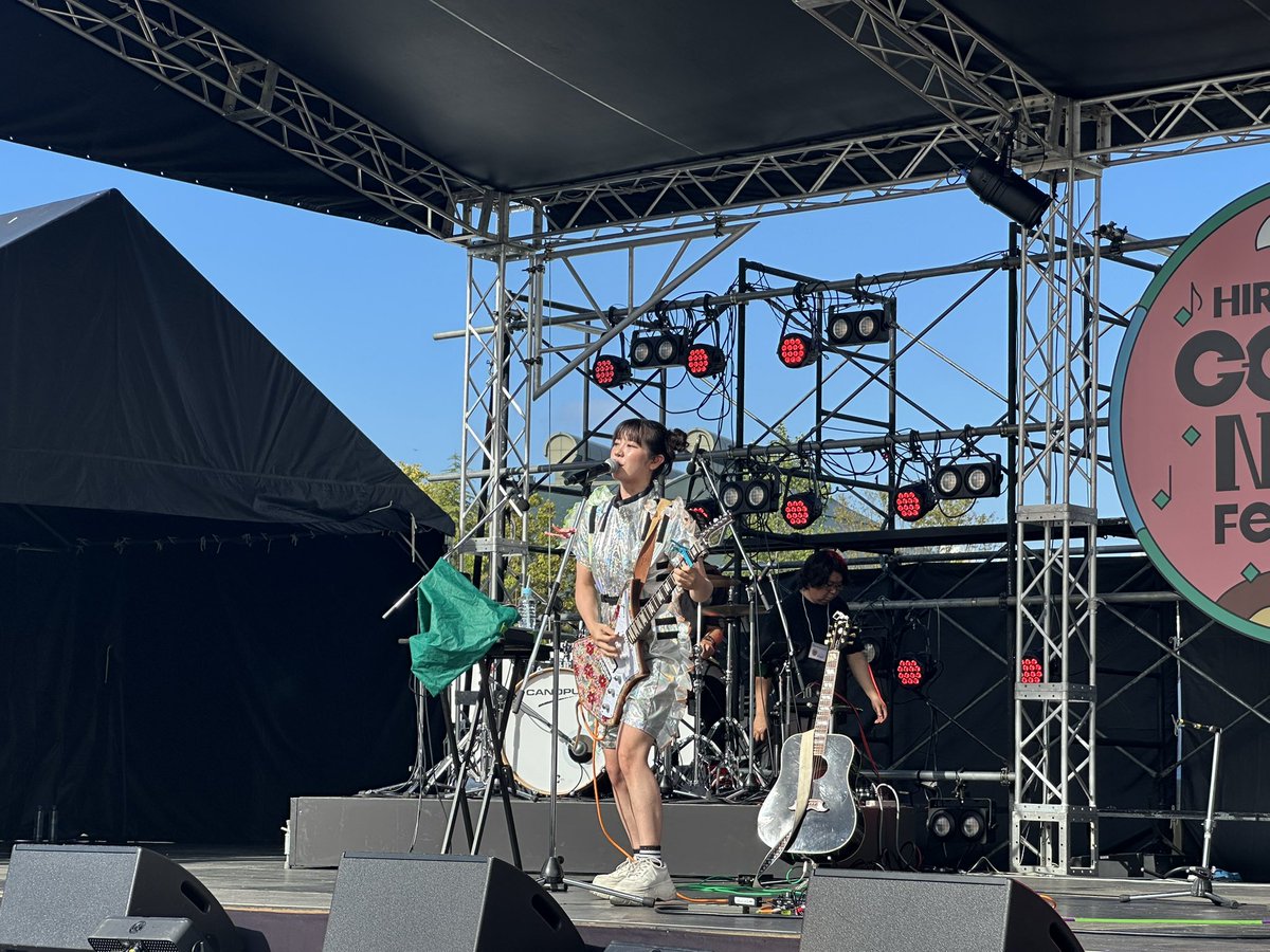 眉村さんの広島の屋外ライブすごく楽しかった。
パフォーマンスもセトリも音響も全部良かったねとオタクで盛り上がってたら、知らない外国人にさっき歌ってた彼女は何ていう名前なんだと訊かれた。