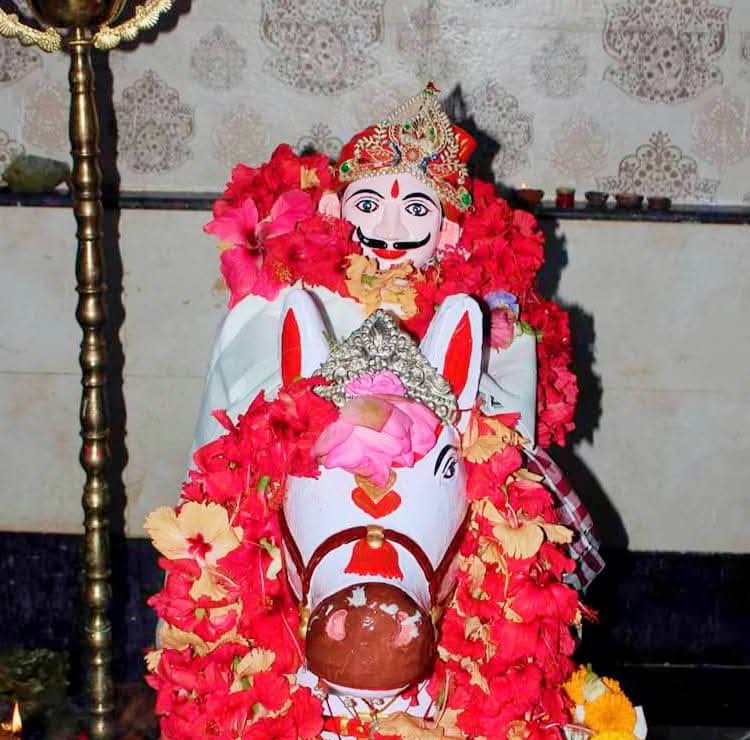 malvikadevibjp's tweet image. କଳାହାଣ୍ଡି ଜିଲ୍ଲା ଆମପାଣି ସ୍ଥିତ ମହାରାଜ ଶ୍ରୀ ଶ୍ରୀ ବୁଢ଼ାରଜା ଙ୍କର ପ୍ରସିଦ୍ଧ ଦଶହରା ଉପଲକ୍ଷେ ସମସ୍ତଙ୍କୁ ଅନେକ ଅନେକ ଶୁଭେଚ୍ଛା ଓ ଅଭିନନ୍ଦନ| ପ୍ରଭୁଙ୍କ କୃପାରୁ ସମସ୍ତେ ଖୁସିରେ ରୁହନ୍ତୁ ଏହା ହିଁ କାମନା|

ଜୟ ବୁଢ଼ାରଜା 🙏🏻