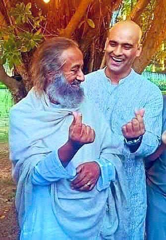 SwarupChattrjee's tweet image. 𝐅𝐮𝐞𝐥𝐥𝐞𝐝 𝐛𝐲 𝐆𝐫𝐚𝐜𝐞: 𝐀 𝐆𝐮𝐫𝐮𝐬𝐭𝐨𝐫𝐲 𝐨𝐧 𝐭𝐡𝐞 𝐑𝐨𝐚𝐝 : Every moment is a Gurustory, but today unfolded with unmistakable grace. I was returning from the Happiness Program when my bike suddenly came to a halt—the odometer had stopped working, and I hadn’t…