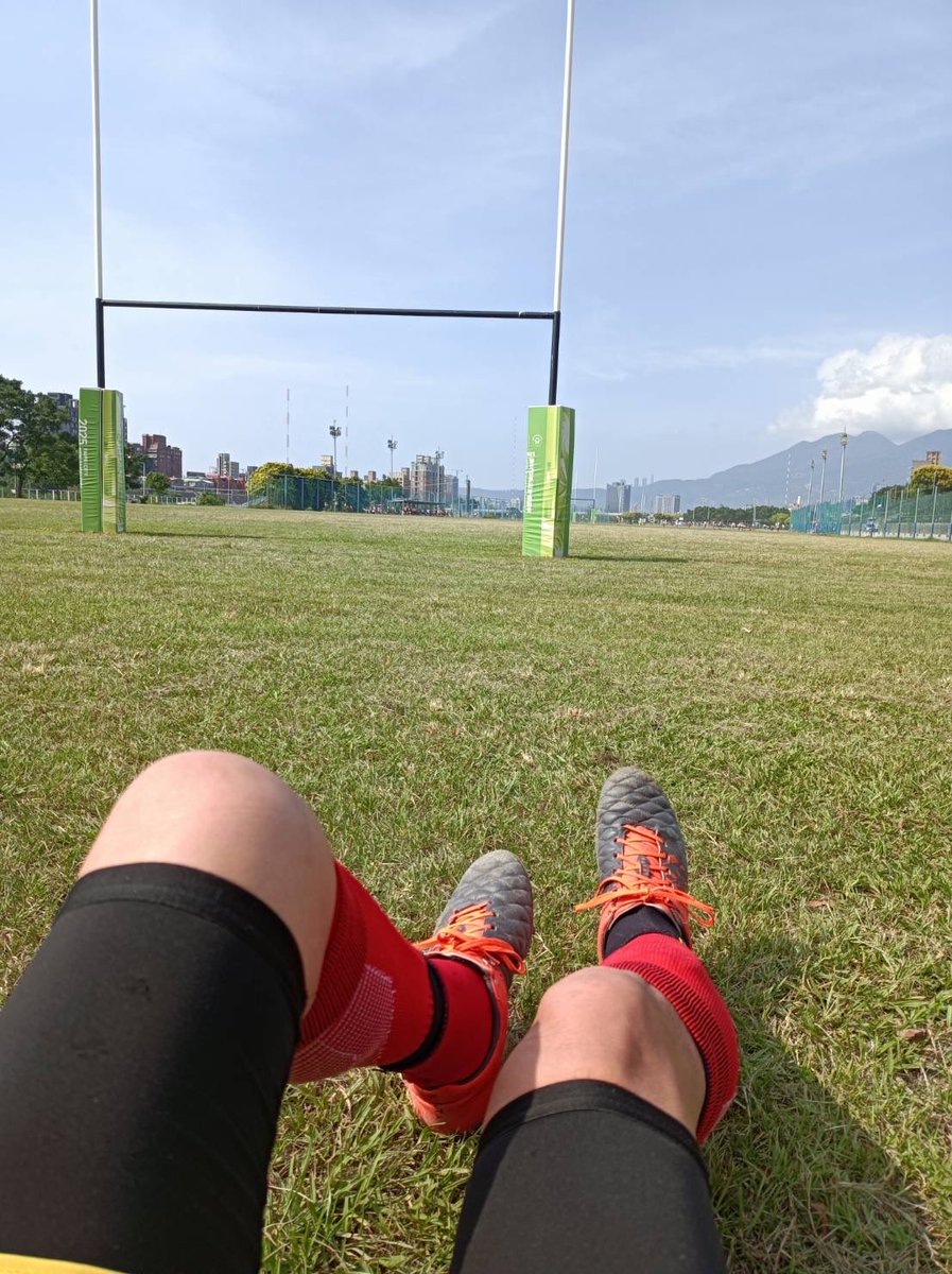 昨晚去唱歌喝酒，喝了一個很特殊的芋奶酒！

聽聽衆美女唱歌，一些男生喇地賽⋯⋯

今天（六）到球場來練身體！
哈哈哈⋯⋯
亡羊補牢 猶未遲也！

加油👏