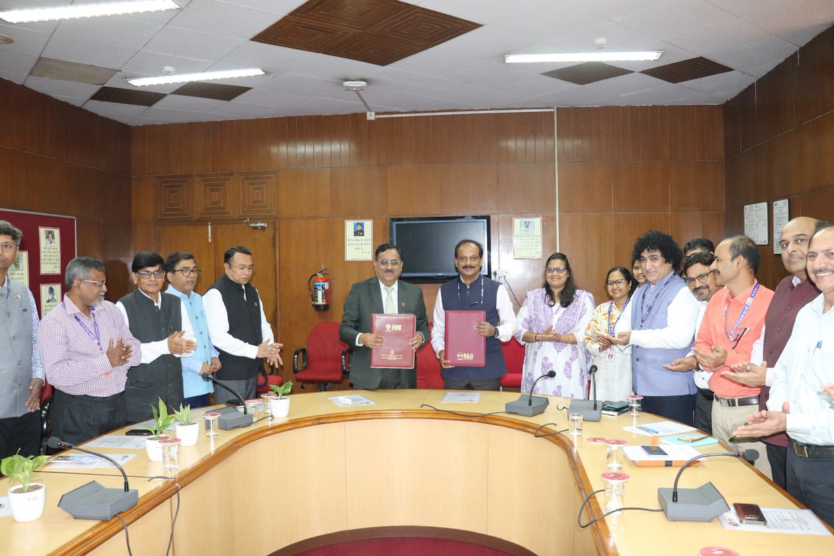CSIR-CRRI 🤝 IOCL Teaming up to develop &amp; evaluate sustainable materials and methodologies for road construction. An agreement was signed by Prof.M.Parida, Director <a href="/CSIRCRRI/">CSIR CRRI</a> &amp; Dr.Alok Sharma, Director IOCL (R&amp;D)