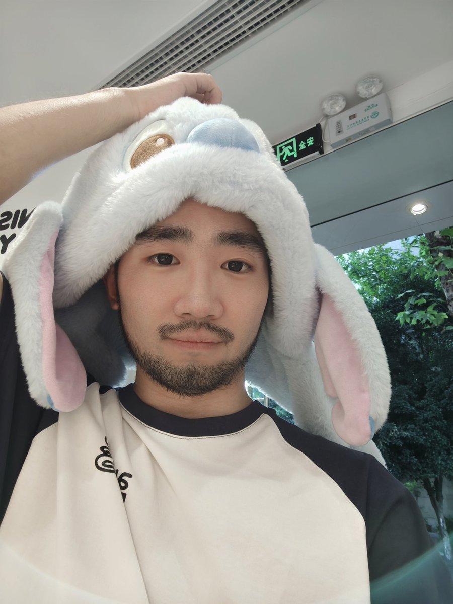 昨天看上的史迪仔帽子