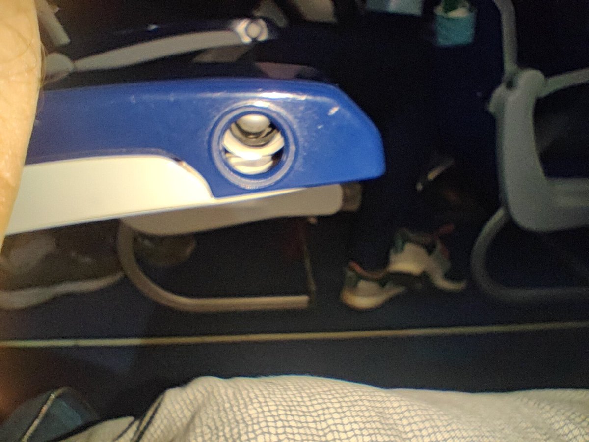 andy151985's tweet photo. @IndiGo6E Faced challenges in flt no. 6E476 at seat  23D  on 6th Oct as recl button was off  mark &amp; no repair at 36k ft.Although Crew thought  relocating me but no vacant seat. 
My concern about engineering staff for such chk and why indigo charges extra for uncomfortable seats https://t.co/Le1kfj2MfP