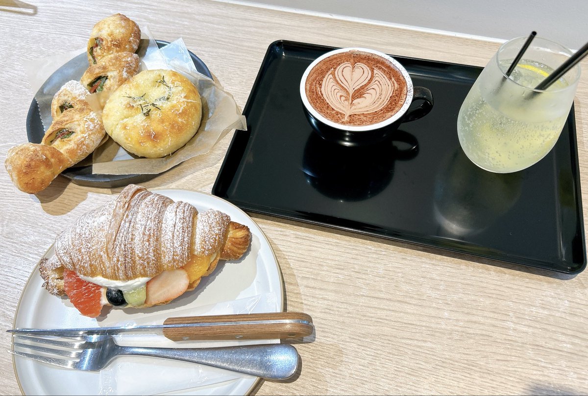 ha4_mobchans's tweet photo. おしゃれな朝ごはん☺️
美味しかった🥐
ホットチョコレート可愛い🥰

B² ビースクエアード 吉祥寺店 https://t.co/qIqlgbS548