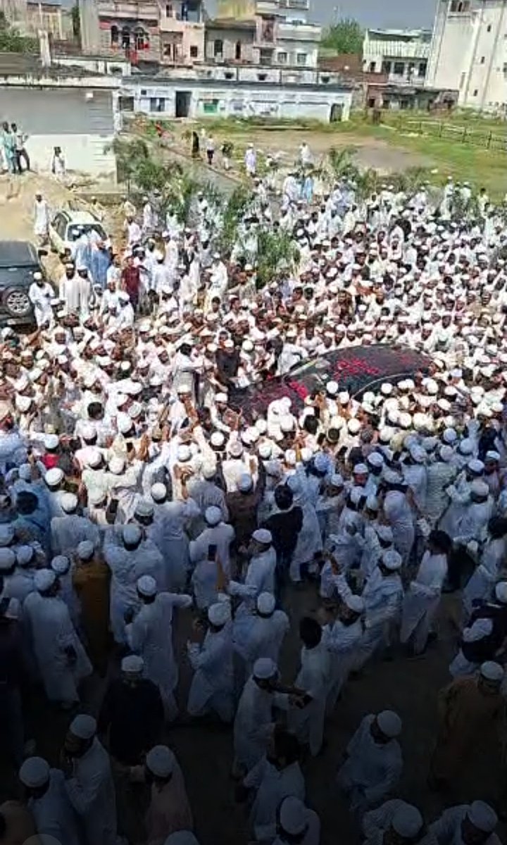 د افغانستان اسلامي امارت د بهرنيو چارو وزير محترم متقي صاحب جامعه دارالعلوم ديوبند ته ولاړی او ډير دروند استقبال يې وسو