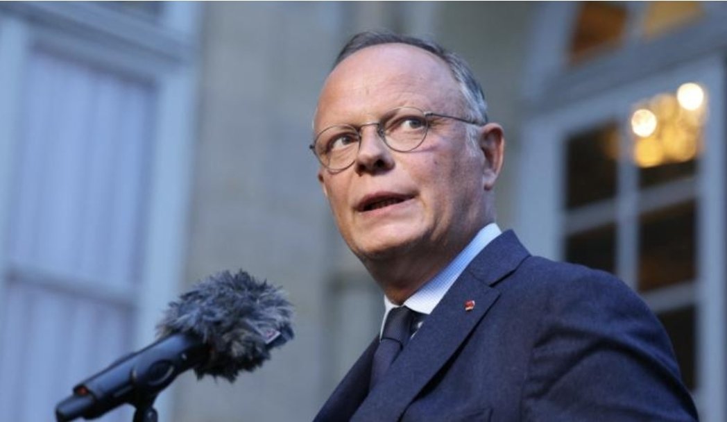 fredsubirana's tweet image. #France réveille-toi !!

👉Nos entreprises se barrent ou ferment
👉Nos agriculteurs se suicident
👉Ce sont des élèves qui apprennent à lire aux profs
👉 Nos hôpitaux n&apos;ont plus que le nom
👉 La 🇲🇫 est noyée par l&apos;immigration
👉L&apos;islamisme tient la main de nos enfants
👉 Nos juifs…