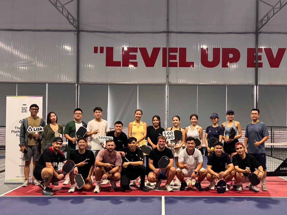 LiskVietnam's tweet image. Yesterday morning’s builders pickleball session hit different 🏃
Co-hosted with @sqrDAO and @Suci_Community, it was an opportunity to step away from the screen, touch some grass, and talk ideas without the usual meeting vibe 🎾
@domschwenter also joined during his trip to…