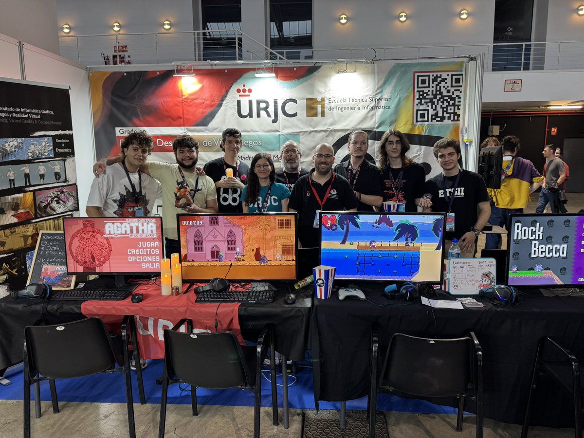 Día 1 en el #bcngamefest con nuestros talentosos desarrolladores de videojuegos y sus creaciones… pásate a probarlas!!