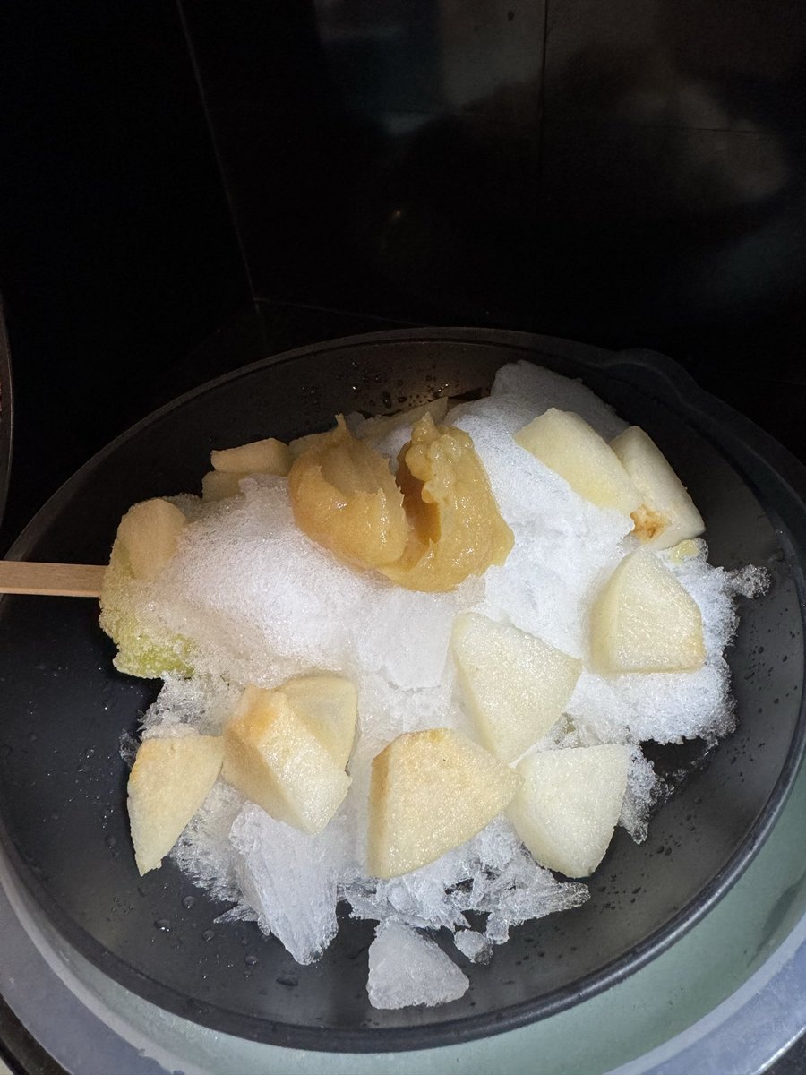 yuiyuichan's tweet image. #かき氷🍧今年129-131杯目は自作和梨
秋栄梨🍐4-6回目🌕
メイプルシロップ🍁果物とかき氷に合うな〜🍧
#shavedice