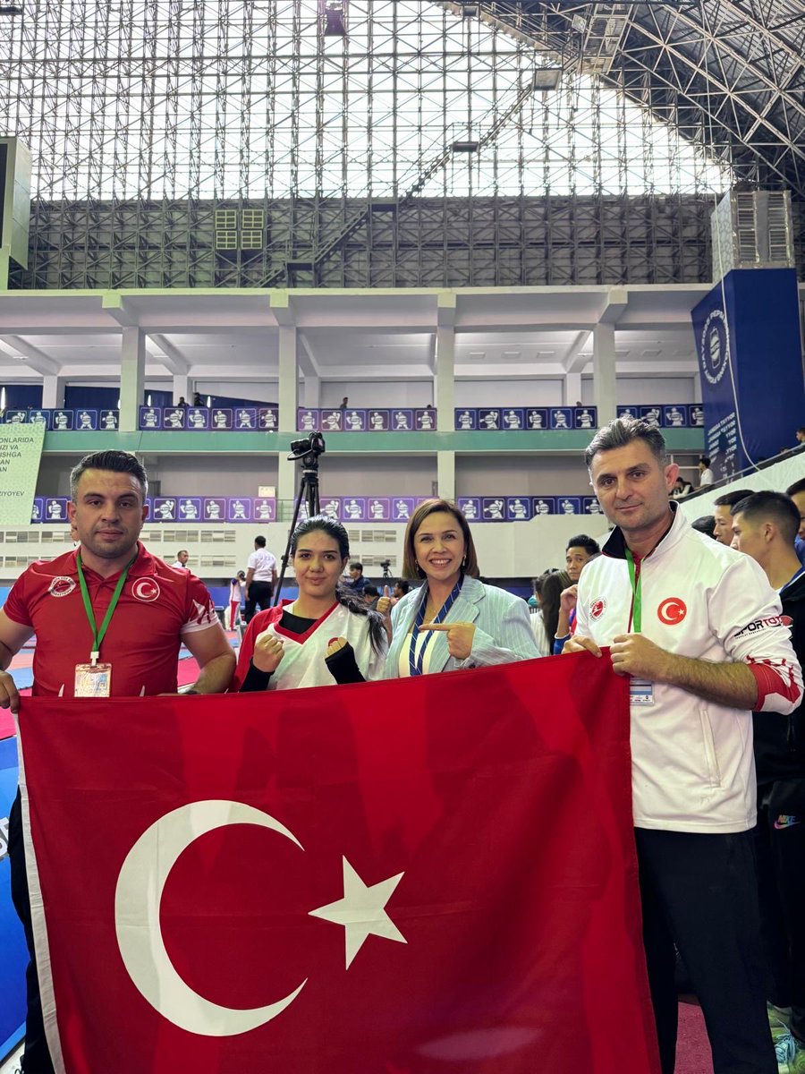 Özbekistan Taşkent’de devam eden Kick Boks Dünya Kupasında Milli Sporcumuz Elif Ceren Uzunçakmak  65 Kg Genç Bayan point Fighting  Branşında 🥇Altın Madalya kazanarak Dünya Kupası Şampiyonu olmuştur. Sporcumuzu tebrik ediyoruz <a href="/OA_BAK/">Dr. Osman Aşkın Bak</a> <a href="/hamzayerlikaya/">Hamza Yerlikaya 🇹🇷</a> <a href="/gencliksporbak/">Gençlik ve Spor Bakanlığı 🇹🇷</a> <a href="/TC_Disisleri/">T.C. Dışişleri Bakanlığı</a>