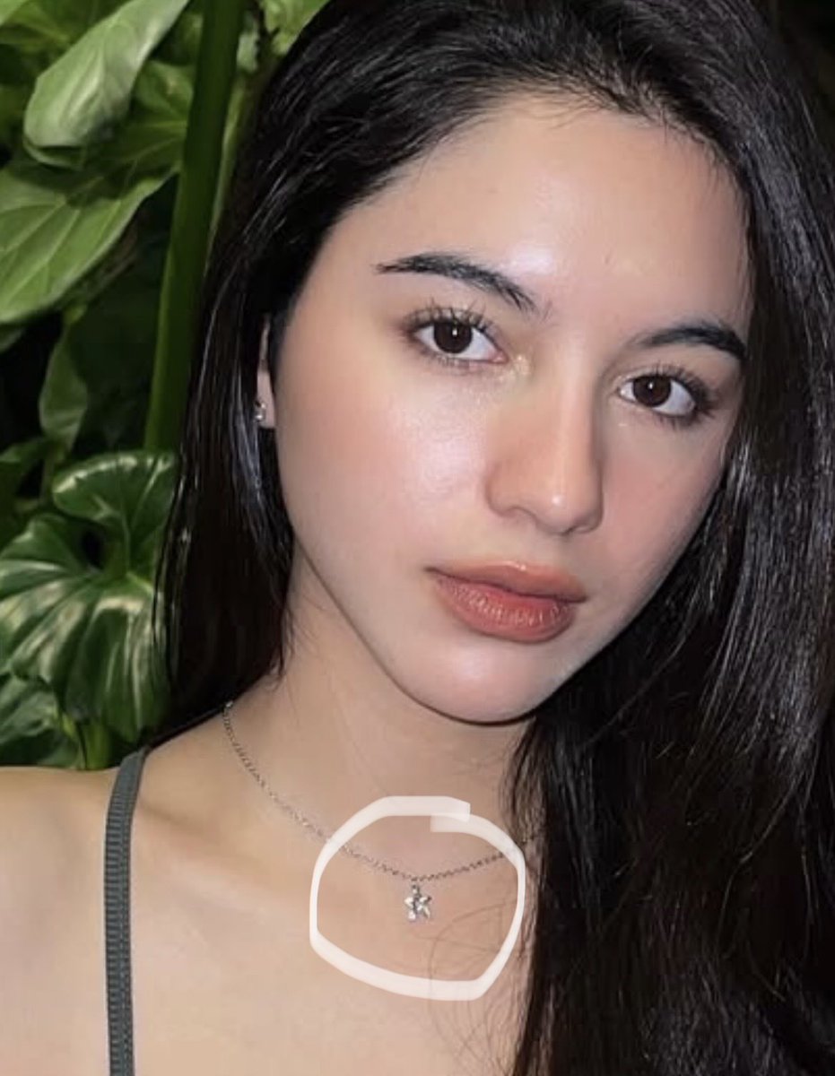 Jaja108352's tweet image. Aside from the ring for Pundao, this goes deeper, She also has a silver bracelet with “P” and a silver necklace with a “STAR” pendant y’all know what that means 😭🥹 I still can’t recover from that interview… are you all convinced THEY ARE SO IN LOVE AND REAL!!!😍#Shellypundao