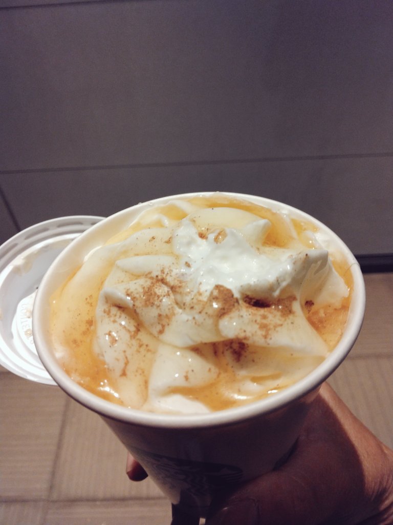 lU7OvPR5K7C3bpB's tweet image. スターバックスコーヒー館林朝日町店☕

パンプキンスパイスラテ(ホット)
Short￥491♨️

バイト帰りのハロウィーン気分味わいたいのタイム🎃

はちみつ10周追加0円の甘々大作戦🍯
喉に良さそう☺

#スターバックスコーヒー