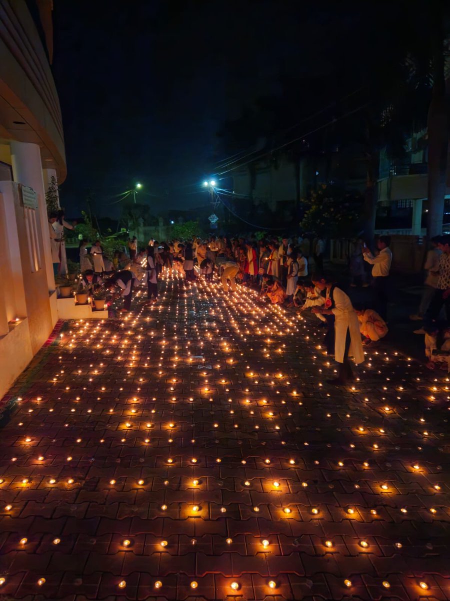 AspireTIHD's tweet photo. ✨ Lighting Lives, Not Just Lamps ✨
Aspire’s Social Diwali 2025 — 5,000 diyas, thousands of smiles, a great help to needy ones and one powerful message:
Let’s Light Up A Life. 🪔💛
#SocialDiwali #AspireInstitute #HopeInAction https://t.co/Etyb6NqRr6
