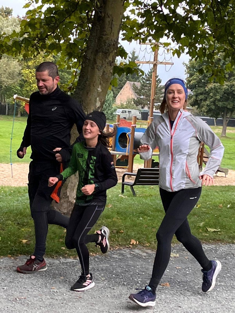 parkrunPL's tweet photo. Niech Twoja sobota zacznie się od uśmiechu i aktywności – dołącz do parkrun i ruszaj razem z nami! 😀 💜 🏃‍♂️ 🚶‍♂️ 

Fot. parkrun Park Drogowskazów, Witnica
#loveparkrun https://t.co/pN3K4MKJmE