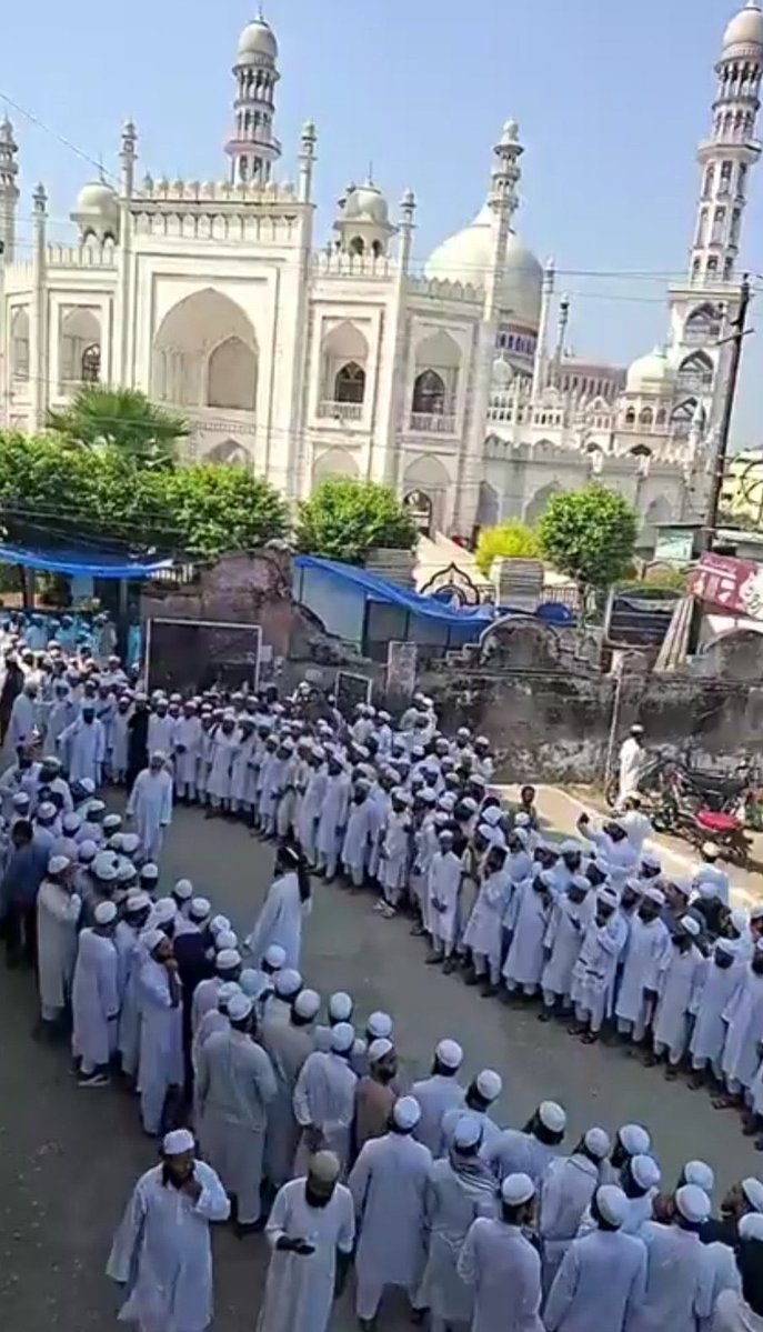 وتعزمن تشاء....
د بهرنیو چارو وزیر صیب همدا اوس دارالعلوم دیوبند ته ورسېد.