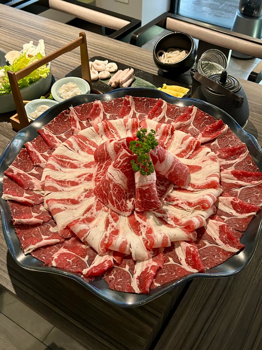 Codiecewser's tweet image. 良い食材と良いスープが出会った時、それが火鍋の中毒性の本当の理由🍖