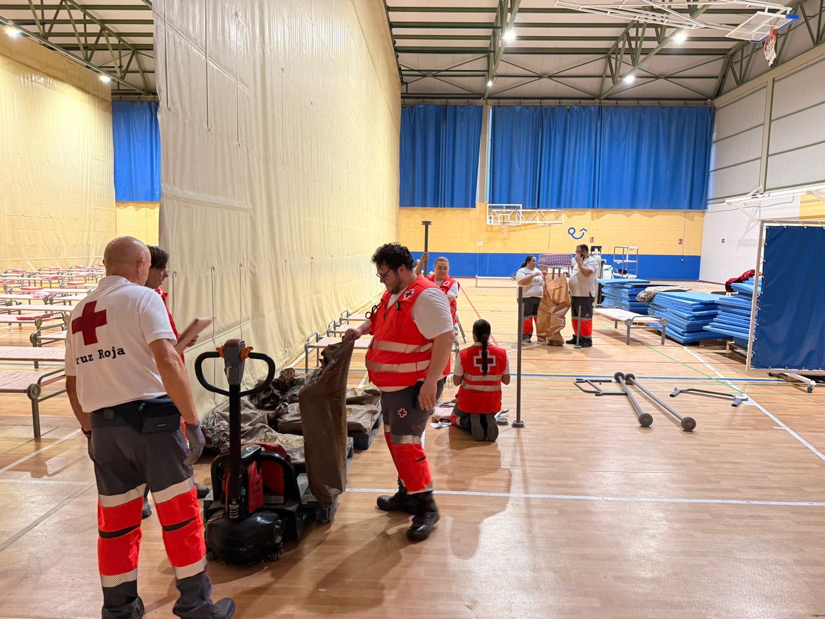 Desplegados 2 Albergues de #Emergencia en #LosAlcazares para las personas evacuadas de zonas en riesgo de inundación <a href="/112rmurcia/">112 Región de Murcia</a> <a href="/AytoLosAlczares/">Ayuntamiento de Los Alcázares</a> <a href="/SEMLOSALCAZARES/">SEM LOS ALCÁZARES</a>
