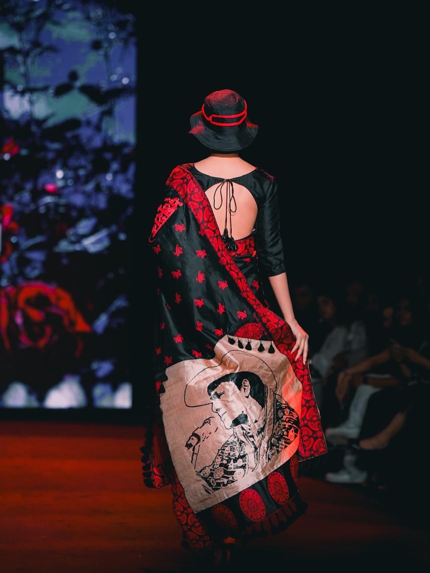 NortheastToday's tweet image. #NetSnippet | Assamese designer Sanjukta Dutta paid a heartfelt tribute to music legend Zubeen Garg during her showcase at Lakmé Fashion Week X FDCI on Friday.
Read more..
northeasttoday.in/northeast/assa…
#designer #SanjuktaDutta #ZubeenGarg #tribute #lakmefashionweek #Assam…