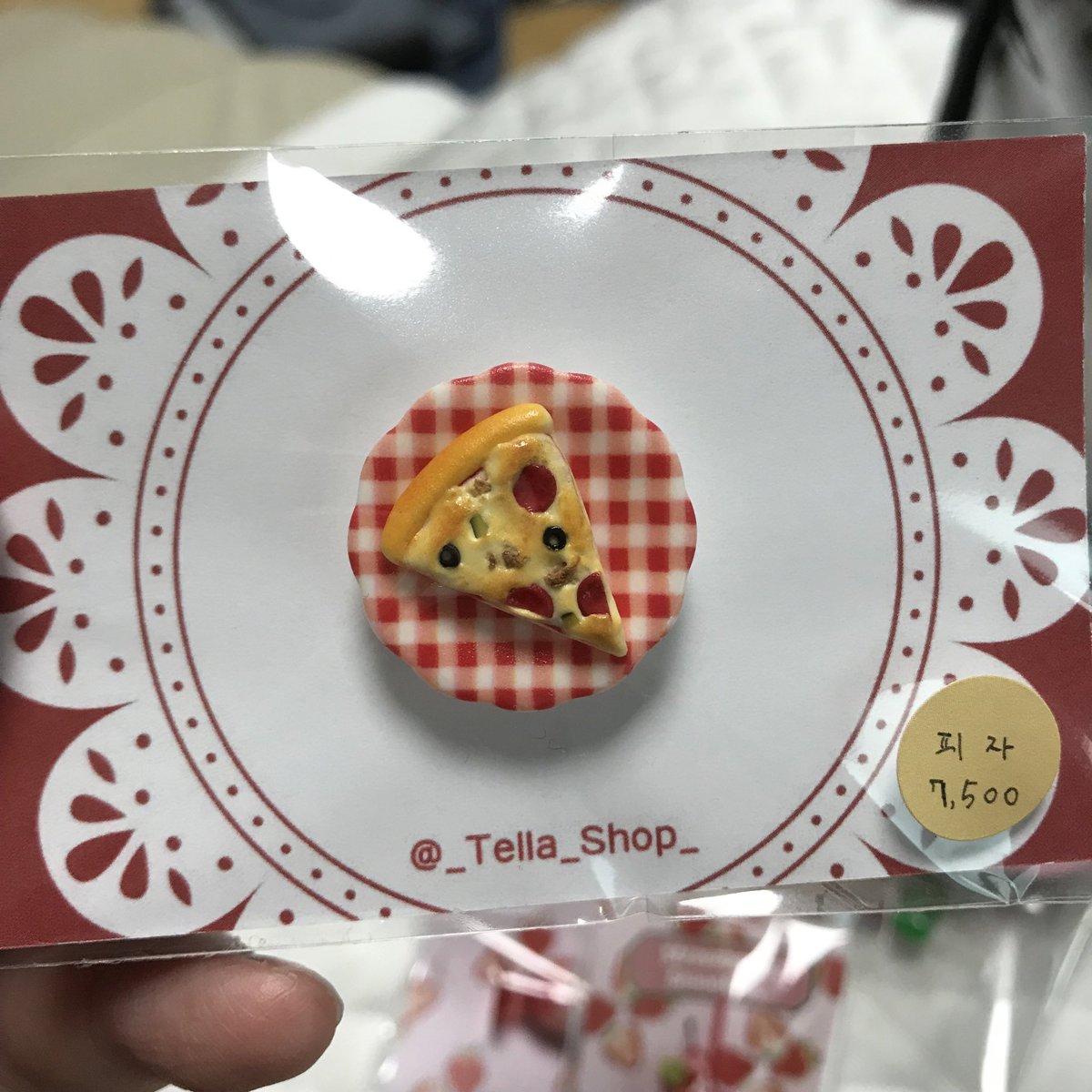 텔라샵 피자!!
다른 피자들은 ‘페퍼로니 피자’ ‘곰돌이 피자’ ‘베이컨 피자’ 인데 얘 혼자만 그냥 ‘피자’ 여서 데려옴 ㅋㅋㅋㅋㅋㅋ그냥 피자가 짱이야!!!