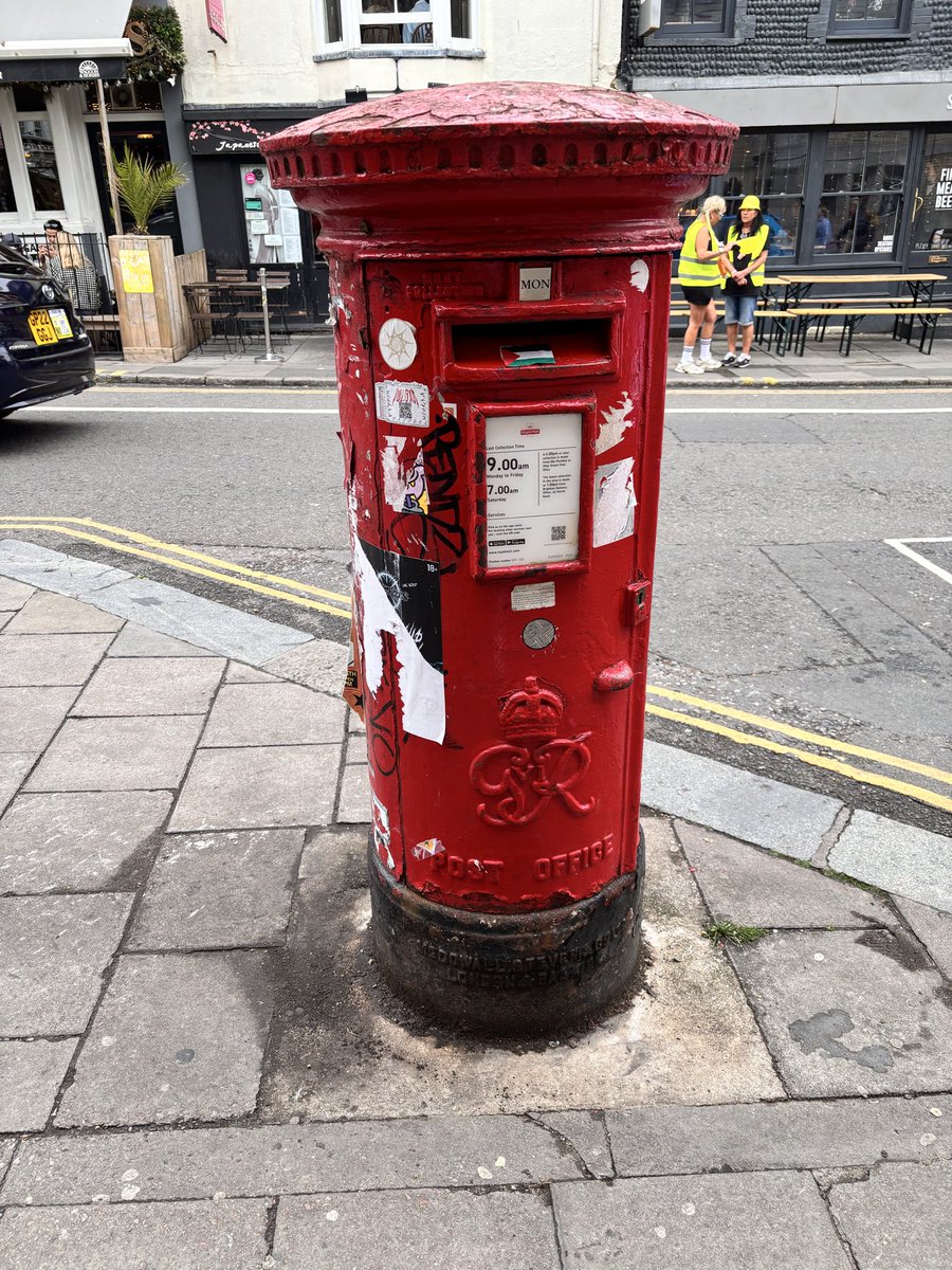 rhianejenks's tweet image. A bit stuck in Brighton #postboxsaturday