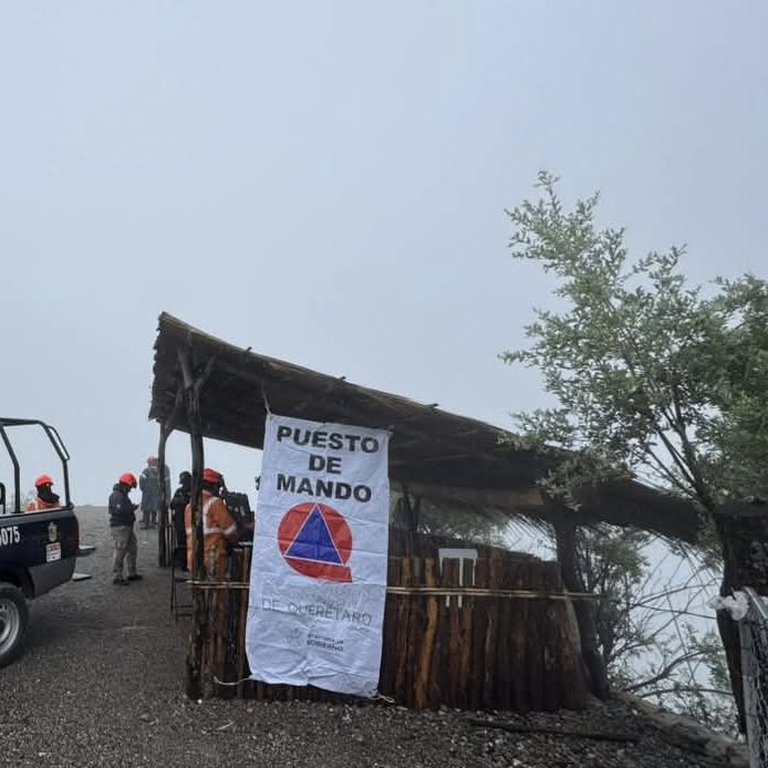 acontecer_'s tweet image. #Reporte ⚠️ | La Coordinación Estatal de Protección Civil de #Querétaro instaló un puesto de mando en la comunidad #PiedelaLoma, #CadereytadeMontes, para ejecutar acciones de atención tras las afectaciones provocadas por las lluvias recientes.
