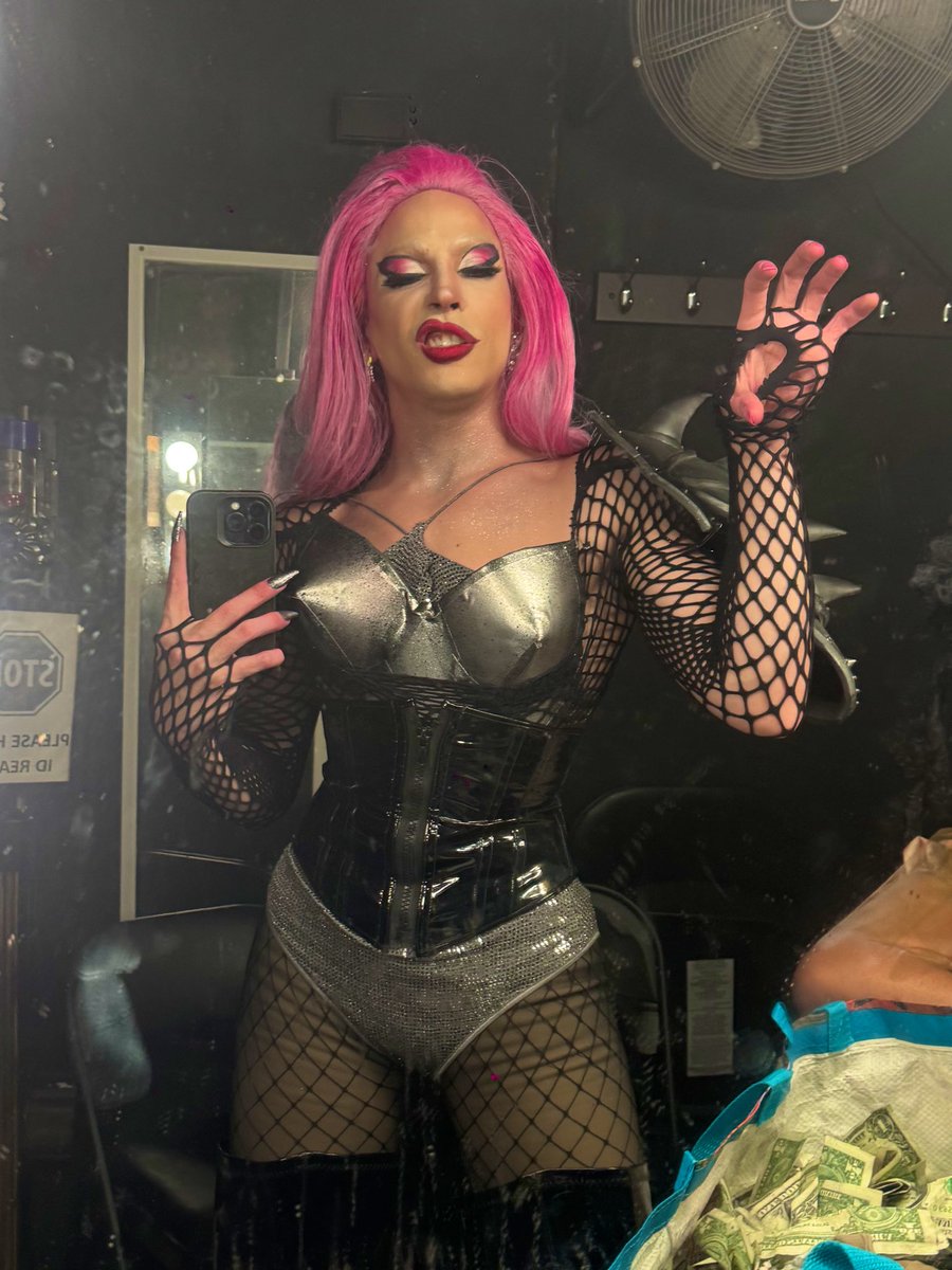 SiSoyVeraCruz's tweet image. Lo siento Ava Pocket new Gaga in the Haus