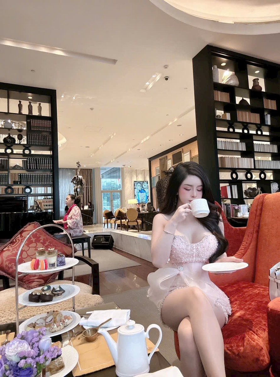 JerryGary126128's tweet photo. Chân dung người con gái chỉ biết cắm cơm .. Không biết cắm sừng https://t.co/0UIiZCsSnN