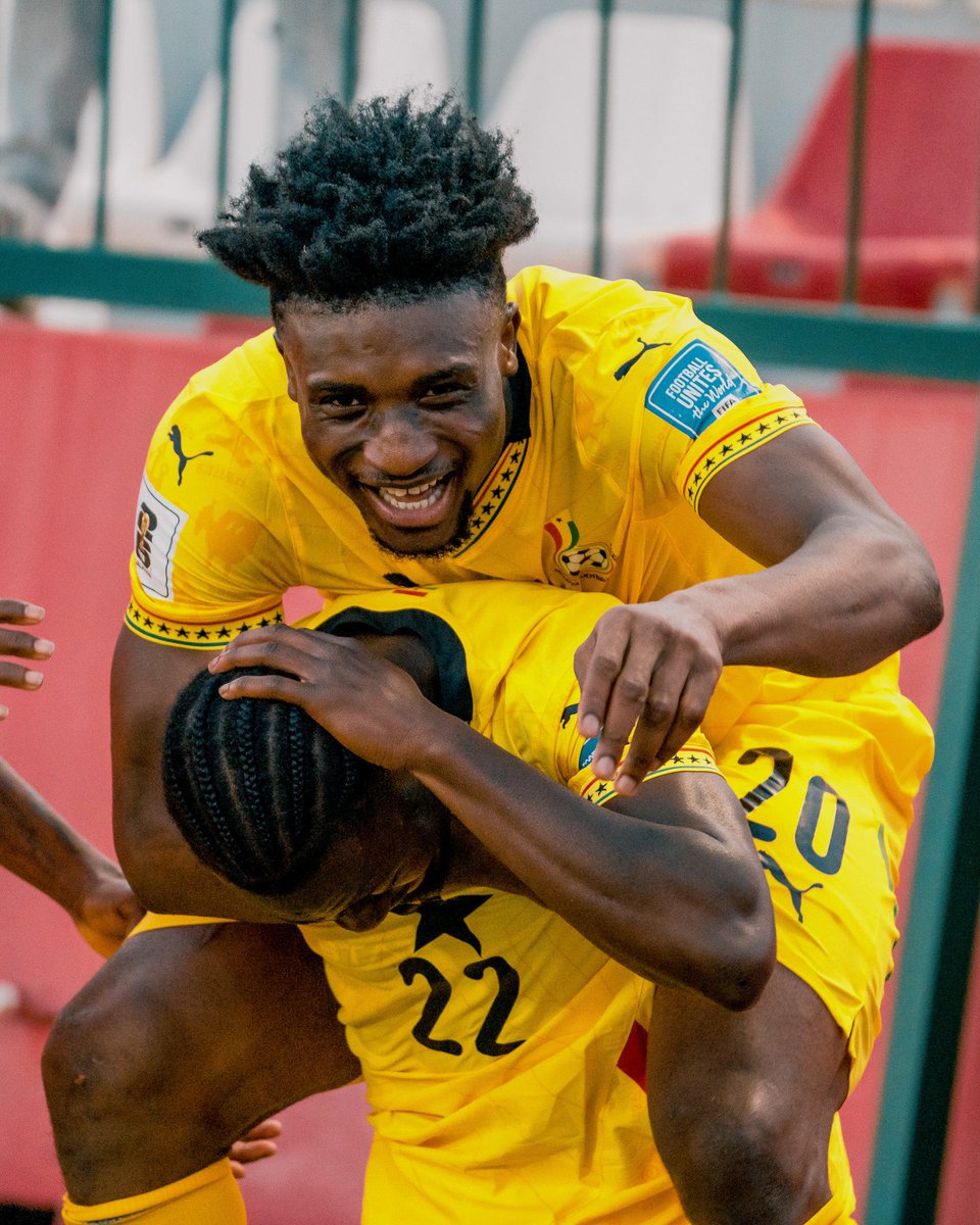 TouchlineX's tweet image. 🚨 After missing out on the 2022 FIFA World Cup, the Black Stars of Ghana are almost through to next year&apos;s edition.

Ghana will host Comoros in Accra tomorrow night and will directly qualify if they win, draw or lose by a margin less than 9 goals.