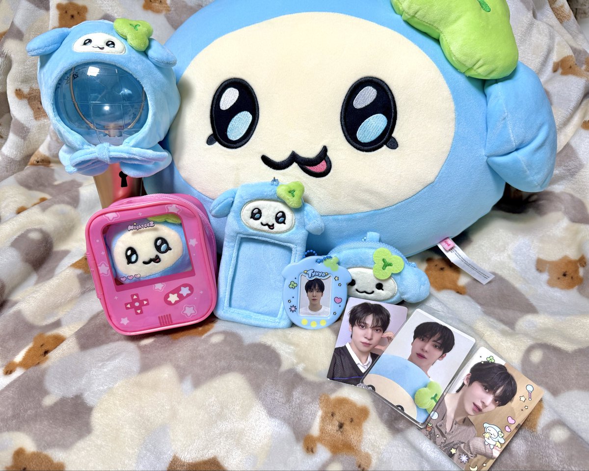 감기몸살은 일단 모르겠고,
냅다 튀어가서 튜요 입양 성공☘️

나의 행복이 되어줘서 고마워어어🩵🩵🩵
소다맛 하늘색이라 넘나 예쀼리…